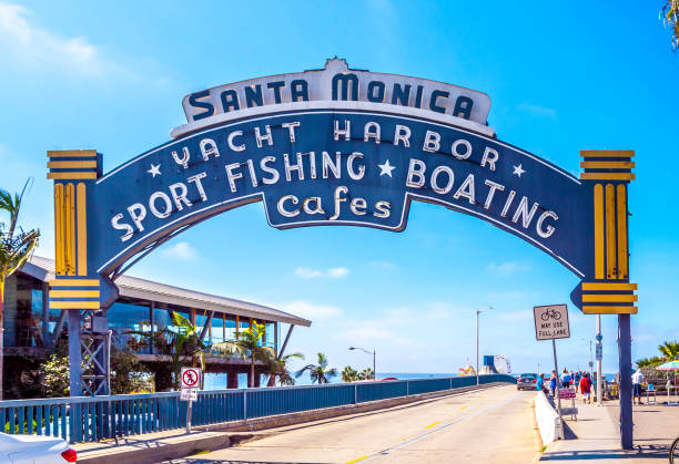 the welcoming arch of santa monica pier - santa monica beach imagens e fotografias de stock