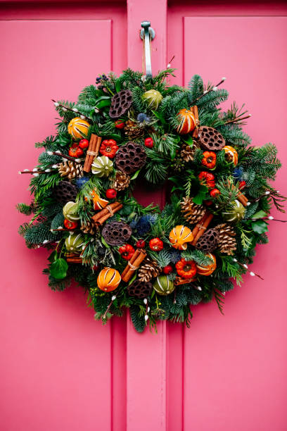 istock Christmas Yule Wreath door 1357022220