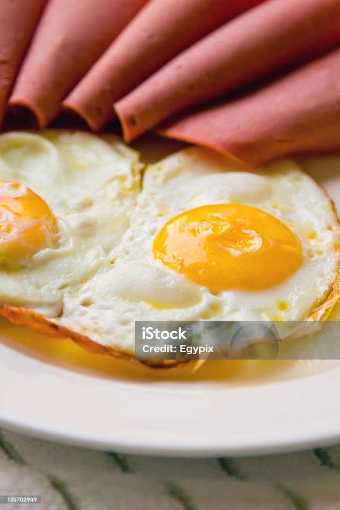 Le petit déjeuner, des œufs, du bœuf Mortadelle - Photo de Aliment libre de droits