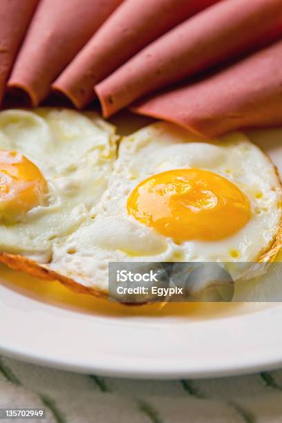 Prima Colazione Uova Carni Mortadella - Fotografie stock e altre immagini di Arrosto - Cibo cotto - Arrosto - Cibo cotto, Arrosto di manzo, Bianco