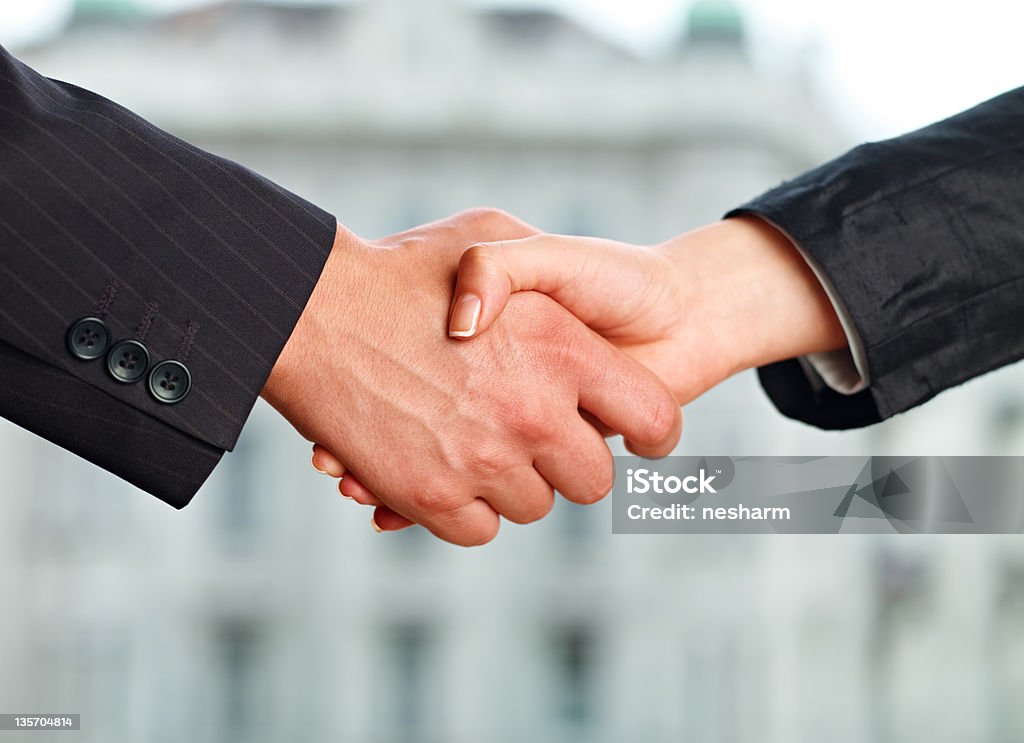 Estrechar las manos - Foto de stock de Acuerdo libre de derechos
