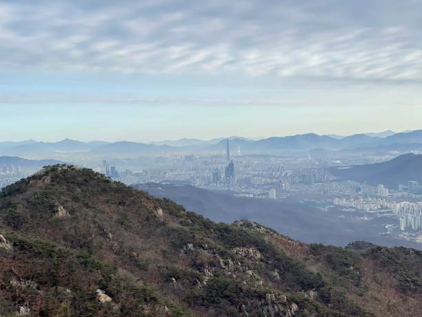 istock Seoul Winter Mountain 1357051627