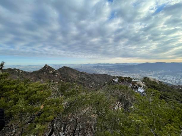 istock Seoul Winter Mountain 1357051643