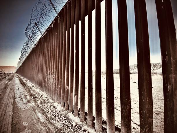 istock mexico international border wall - diminishing perspective 1357053172