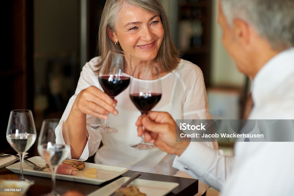 Brindis de la relación - Foto de stock de Tercera edad libre de derechos