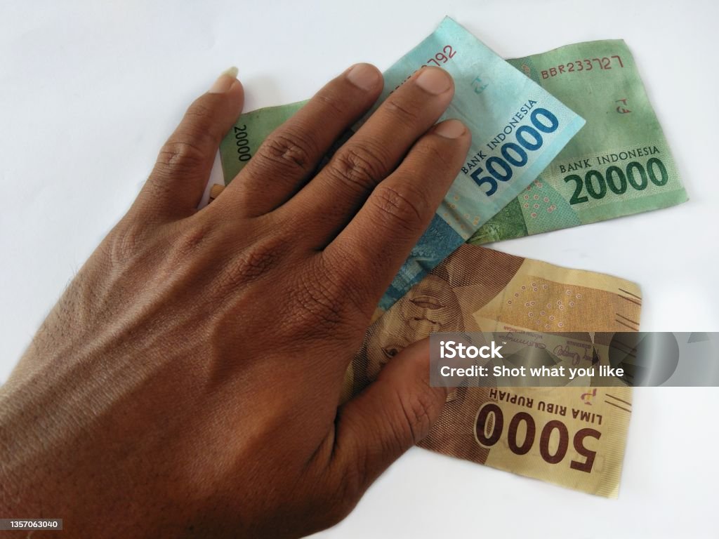Tangan Memegang Uang Kertas Indonesia Uang Kertas Idr Mata Uang Tangan Memegang Uang Kertas Indonesia Uang Kertas Idr Mata Uang