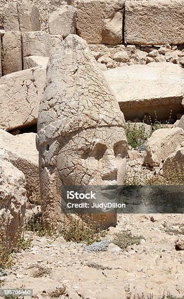 Enorme Cabeça No Monte Nemrut - Fotografias de stock e mais imagens de Anatólia - Anatólia, Arcaico, Arqueologia