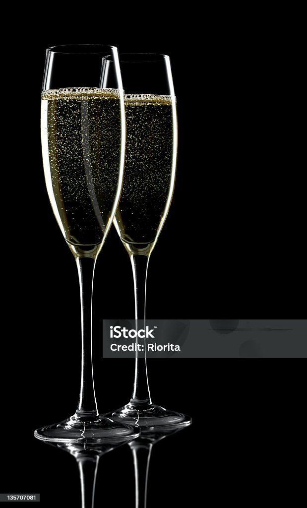 Deux verres de champagne - Photo de Couleur noire libre de droits