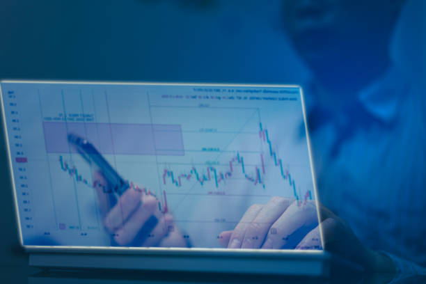 stock investment market in computer show graph and chart in screen of computer for financial money currency analysis and profit exchange use banking for trade and serch information or statistic for success background mercado de inversión de acciones en computadora mostrar gráfico y gráfico en la pantalla de la computadora para dinero financiero análisis de divisas y cambio de ganancias usar la banca para el comercio y serch información o estadística para el éxit
