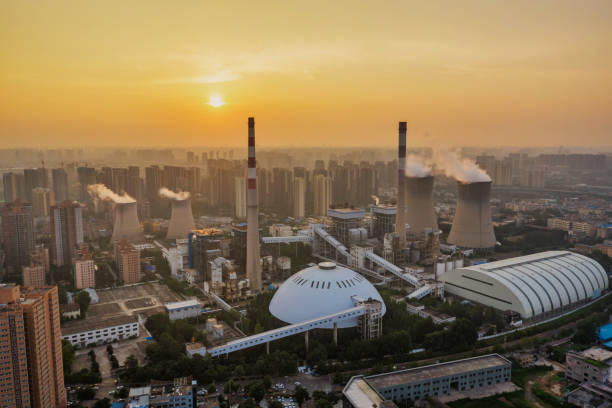 vista aerea della città al tramonto, xi'an, cina. - china xian contemporary built structure foto e immagini stock