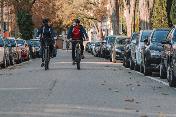 istock Couple ride e-mountain bikes through city 1357100524