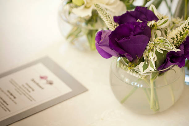 Fleurs pourpre et Menu carte de réception de mariage - Photo