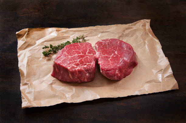 surowy filet wołowy klasy prime mignon steaks - filet mignon fillet steak dinner zdjęcia i obrazy z banku zdjęć