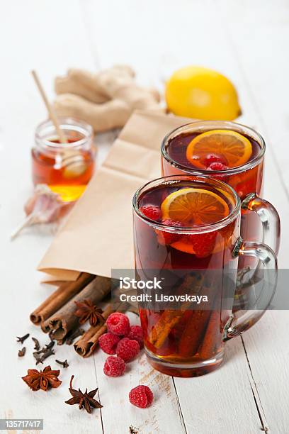 温かい冬のラズベリーティー - ショウガのストックフォトや画像を多数ご用意 - ショウガ, 温かいお茶, 赤