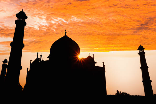 istock Taj Mahal Sunrise 1357182614
