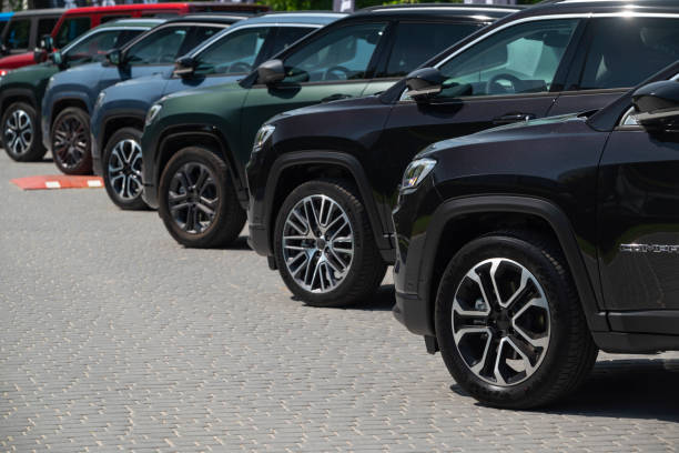 suv cars on a parking - editorial sports utility vehicle car jeep imagens e fotografias de stock