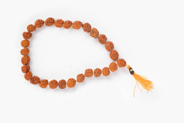 twarz rudraksha seeds subarni mala bransoletka, panchmukhi rudraksha seeds subarni mala bransoletka z 27 koralikami. skuteczny w kontrolowaniu stresu. - necklace jewelry bead homemade zdjęcia i obrazy z banku zdjęć