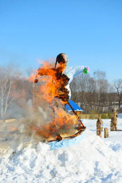 Photo of The effigy of winter on Shrovetide burns with a bright flame among snowdrifts
