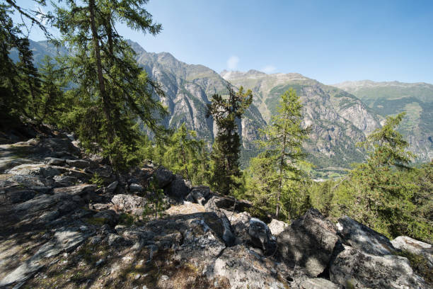 europawanderweg, wallis schweiz. - european alps mountain mountain peak rock stock-fotos und bilder