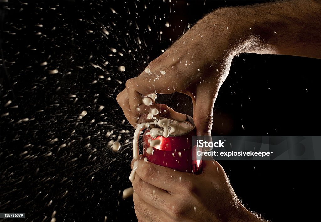 Explotando soda puede - Foto de stock de Abrir libre de derechos