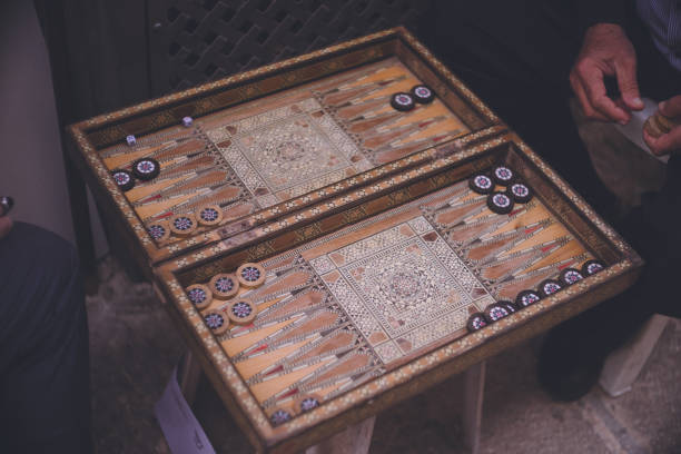 エルサレムの旧市街の路地でボードゲームをプレイ, イスラエル - backgammon ストックフォトと画像