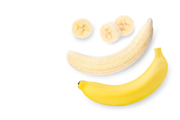 흰색에 고립 된 슬라이스와 바나나 과일 - peeled juicy food ripe 뉴스 사진 이미지