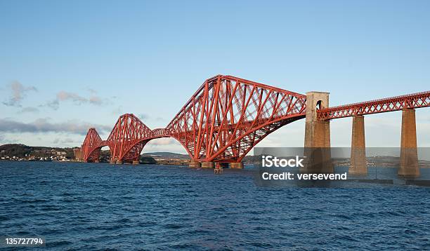 Forth Bridge Szkocja Niemal Rusztowanie Free - zdjęcia stockowe i więcej obrazów Bez ludzi - Bez ludzi, Dźwigar, Edynburg