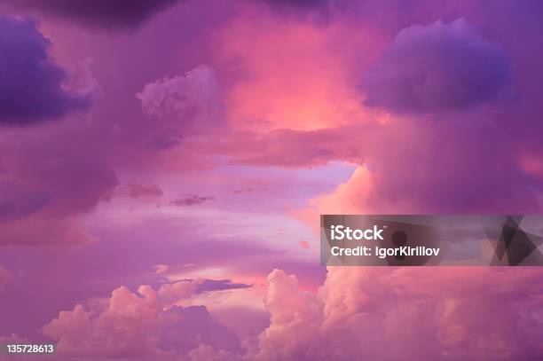 Nuvens Após A Tempestade - Fotografias de stock e mais imagens de Abstrato - Abstrato, Ambiente dramático, Ao Ar Livre
