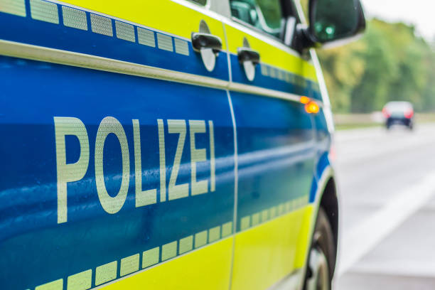 частичный вид полицейской машины на шоссе - german culture flash стоковые фото и изображения