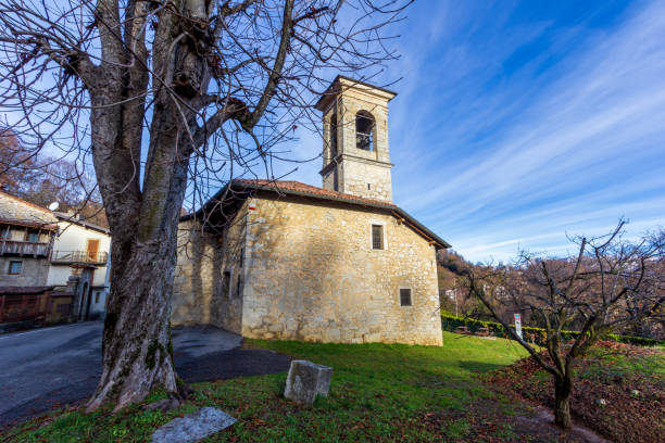 サン・ディフェンテ・イン・ロンコーラ(ベルガモ) - basilica building exterior built structure color image ストックフォトと画像