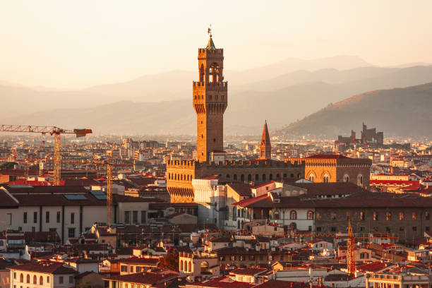 이탈리아 토스카나 피렌체의 아르놀포 타워. - piazza della signoria 뉴스 사진 이미지