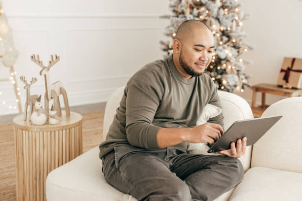 istock Online CHristmas shopping 1357369870
