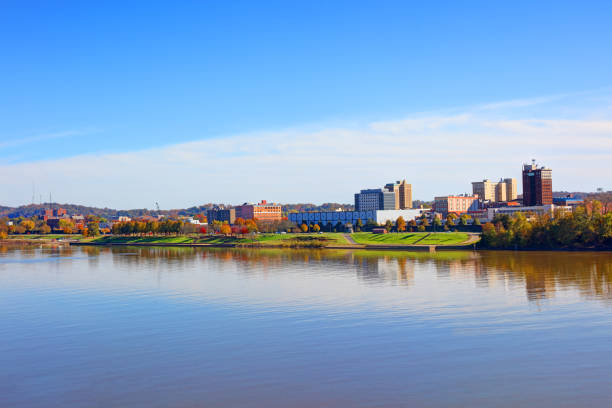 istock Huntington along the Ohio River 1357380588