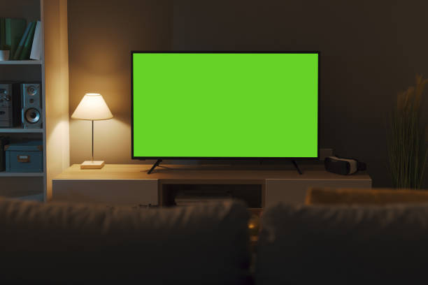 televisão com tela verde horizontal na sala de estar - chroma key fotos - fotografias e filmes do acervo