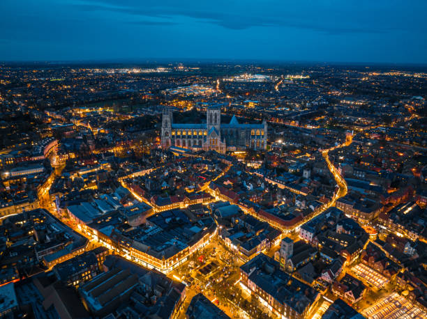 vista aerea del centro di york di notte - cattedrale di york foto e immagini stock