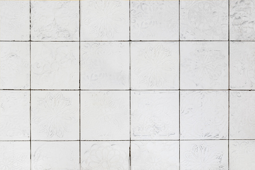 White Rustic kitchen tile backdrop with vintage pattern