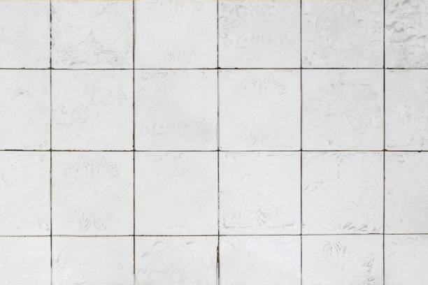 белый деревенский фон из кухонной плитки с винтажным узором - repeating tile стоковые фото и изображения