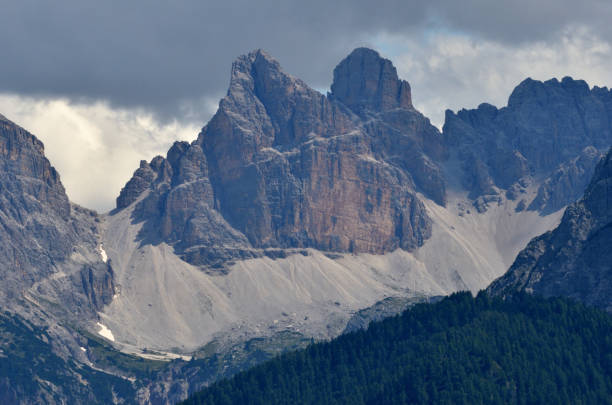 istock Bullkopfe mountain in the foreground 1357466605