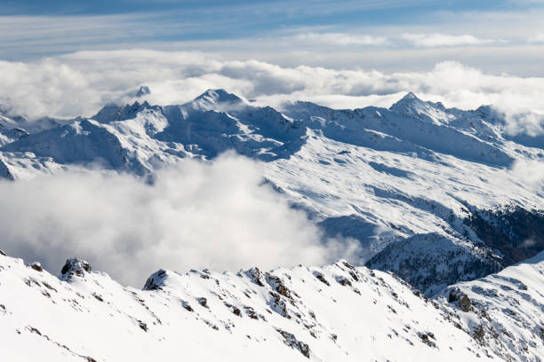 スイス・グラウブンデン州のヴァイスフルホーホ山頂からスイスアルプスを見渡す - weissfluhjoch ストックフォトと画像