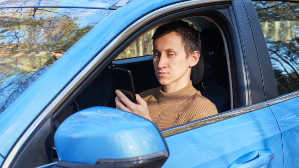 istock Man tries to call car service for automobile evacuation 1357523932