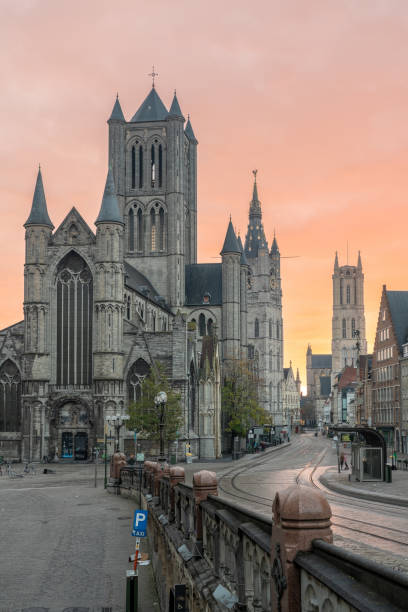 ゲントの塔のあるグラスレイ - ghent ストックフォトと画像