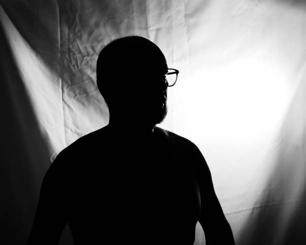 black and white portrait in silhouette of a man against white background. - profile photo flash imagens e fotografias de stock