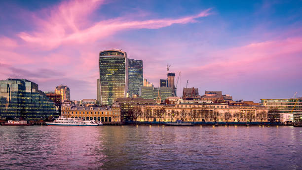 istock canary wharf skyline 1357557411