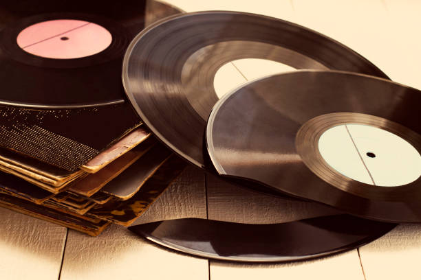 istock Stack of old vinyl records, one of which is broken 1357558905