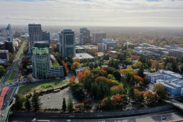 istock Fall colors of Sacramento 1357631260