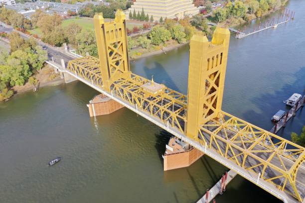 istock The draw bridge of Sacramento 1357631293