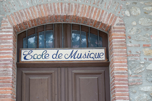 ecole de musique text sign on wall building entrance means school dance in french