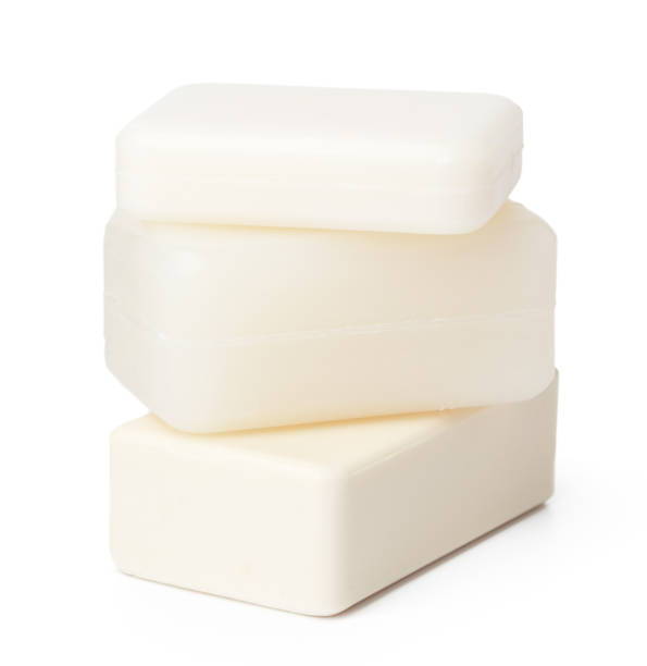 barre de savon blanc isolée sur fond blanc - bar of soap photos et images de collection
