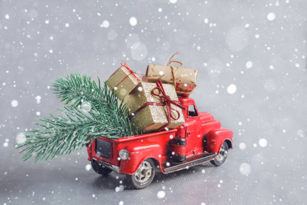 istock Pickup with christmas tree and gifts. 1357650004