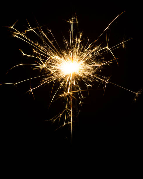 黒い背景に燃えるスパークラー - sparkler ストックフォトと画像